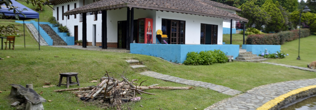 Casa campestre con sendero y jardín de Sportí