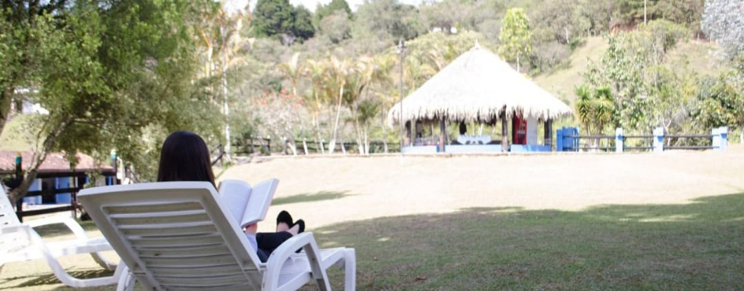 Zona de descanso al aire libre en sede Sportí