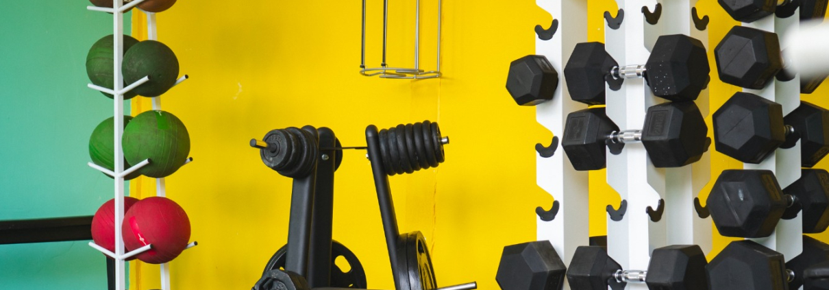 Balones medicinales en gimnasio de sede Sportí