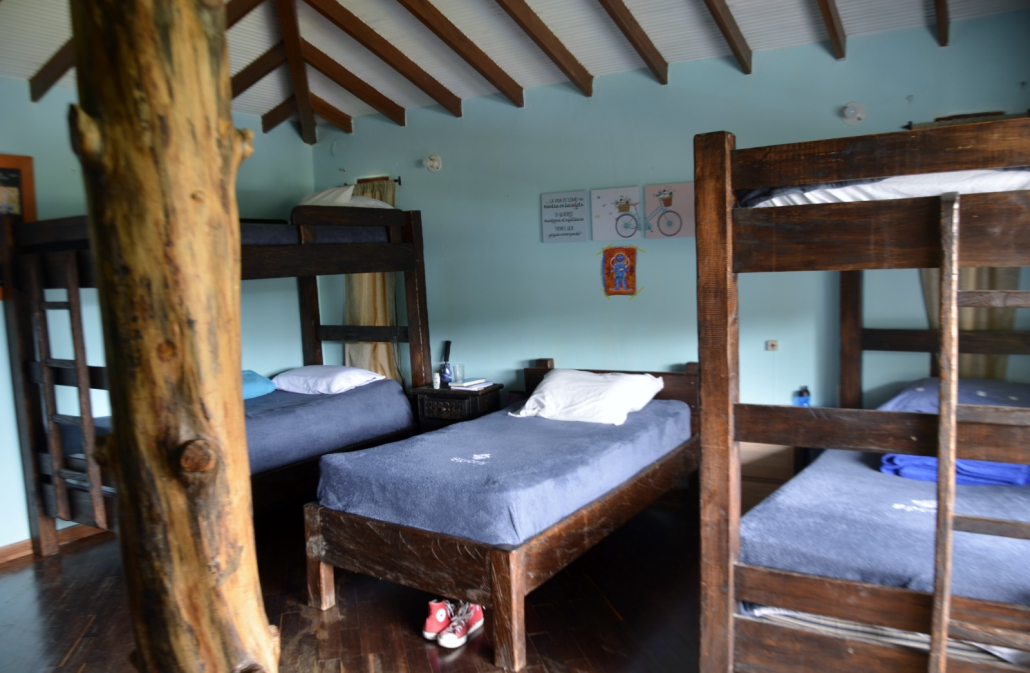 Habitación campestre con camas en sede Sportí