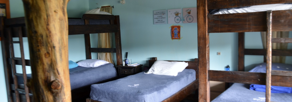 Habitación campestre con camas en sede Sportí