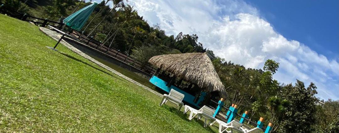 Lago, kiosco y zona verde en sede Sportí